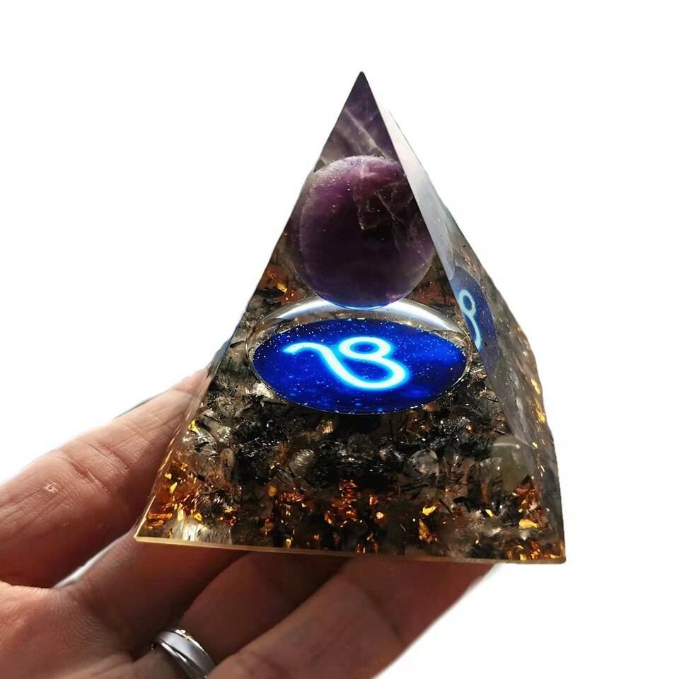 Pyramide-Orgonite-8220Lion8221-Orgonite.jpg