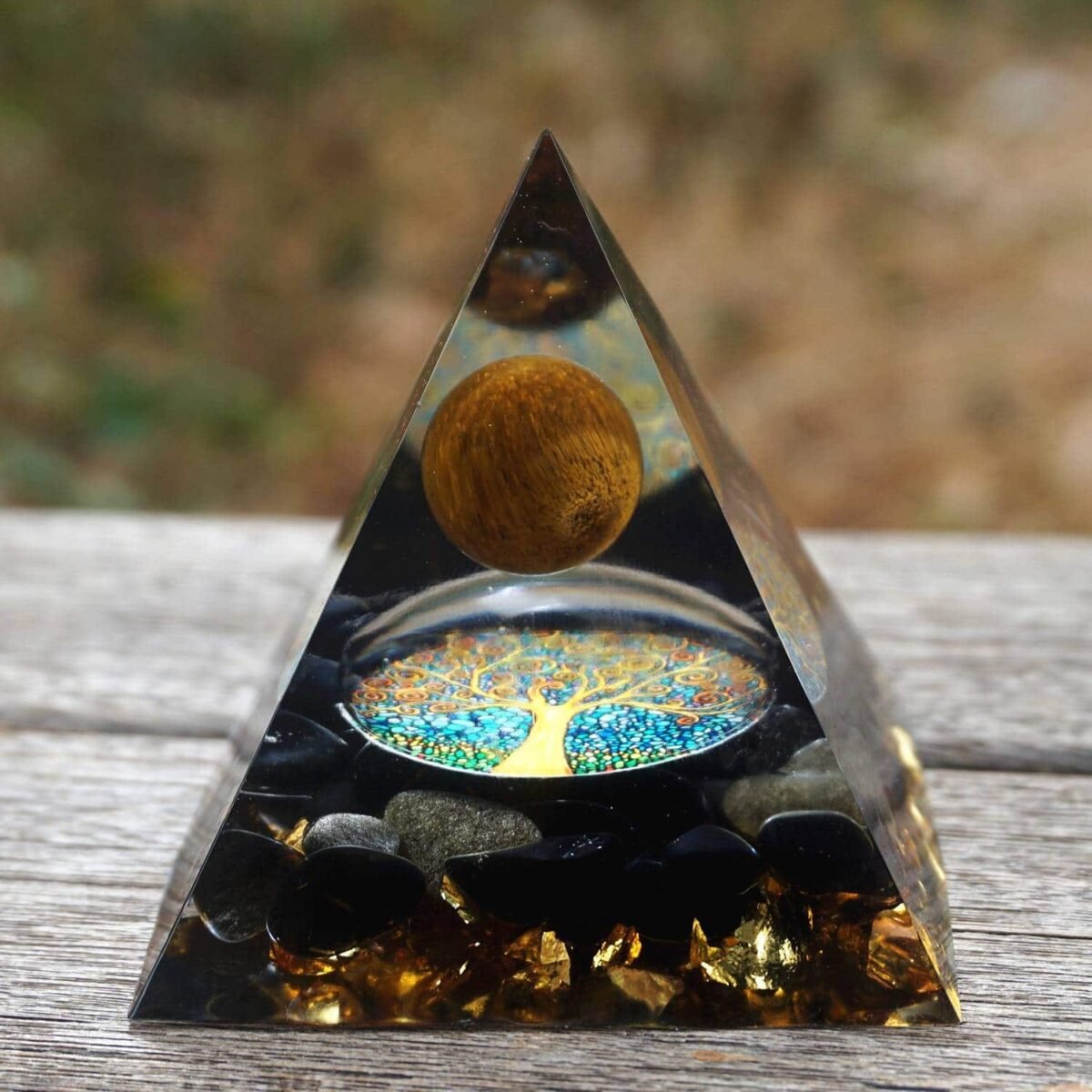 Pyramide-dorgonite-oeil-de-tigre.jpg